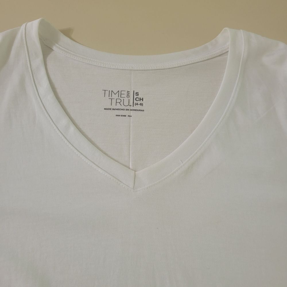 Time and Tru Women's Essential Short Sleeve V-Neck T-Shirt - Picture 9 of 12